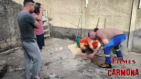 os pedreiros comeram o cu do casal no quintal