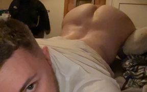 Twink Slut Shakes & Slaps Huge Ass