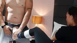 素人女がアナルファックされてオーガズムに達するPOV自家製ビデオ