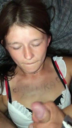 Przerwał mi zabawę, żebym mu obciągnęła do spustu na twarz, a ja spermę zlizałam i bawiłam się dalej