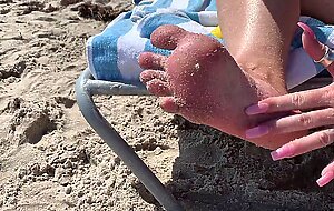 Blonde babe kelley cabbana fucking on public beach