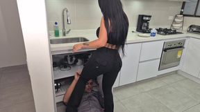 Cute Latina Pays Plomero Apprentice with a Good Ride on His Cock and She Comes Richly