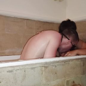 Hot sexy bathtub sex with malay wife