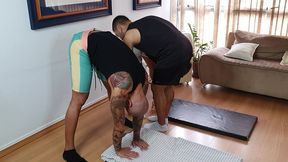 eu e o professor leonan davis fudemos o rabao gostoso do petrick garcia na aula de yoga!