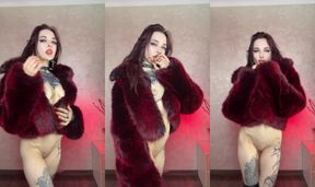 late night alone in my fur coat... need company ????