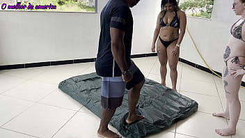 Two hot girls don&#039_t know how to inflate their inflatable mattress and ask for help from a gifted man who was walking down the street.