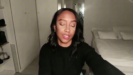 Nicele Teases With Her Sexy Body