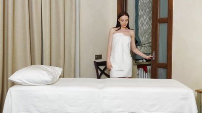 Virgin Teen's First Erotic Massage with Sultry Masseuse