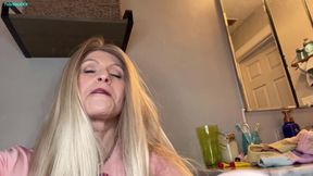 You can watch me dress pee pantyhose