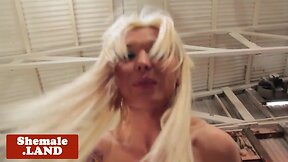 Solo trans model toying her butt