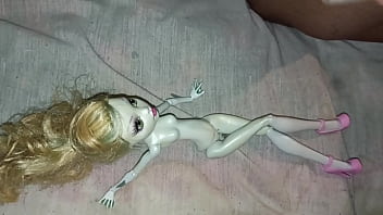 Amateur girls receive facial cumshots from muscular toy