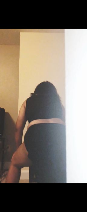 Ebony trans hicktownhoochi first time twerking (Standing)