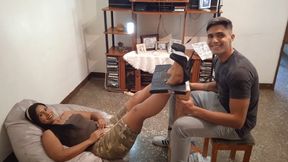 Alexander seduces France's feet