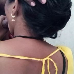 Marwari Bhabhi massaged the dick and had fun by drinking the juice from the dick