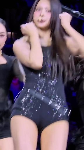 Taiwanese babe dances seductively to K-pop