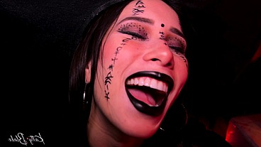 Bruja malvada chupando y follando a su discípulo - Katty Blake - Especial de Halloween
