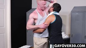 GayOver30.com - Brody Fox' bicep flexing tease