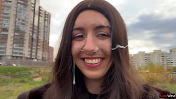 Stranded babe gets a facial in a parked car