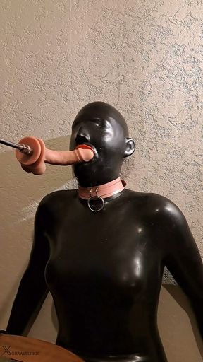 Doll's trainning to throatfuck with silicone mask