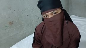 Muslim Girl Gives Gift to House Owner