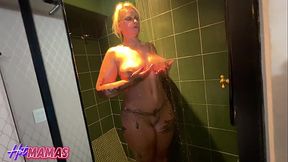 MILF Tiffany Montavani fode com novinho flagrado cheirando a calcinha dela