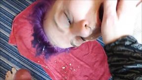 Harter Kehlenfick Kopfüber in den Hals gefickt Kamera perspektive POV