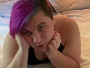 Emo tranny slut wants to you to beat off for her