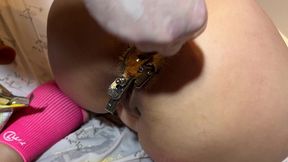 enchi meu cu com meio quilo de farofa apimentada - dois amigos arrombaram meu rabo e encheram meu cu com uma mistura quente, fiquei tao ardida e esfolada que precisei lavar o cu com leite. gost