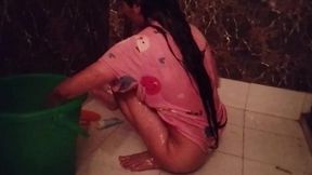Teen age girl ka bathroom MMS viral video