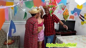 muito sexo gostoso na festas de arraial de sao joao 2025 com a delicia lia loci ela adora sexo anal