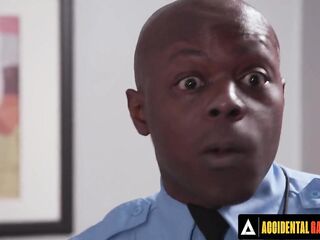 ACCIDENTAL GROUP-SEX - Sexy Whitney Wright Gets Team-fucked By Airport Security FRENCH SUBTITLES