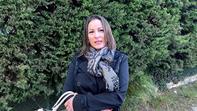 elle etait deja prete a s amuser cette coquine de kyara, 44ans...