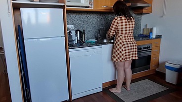 FUCKING A MATURE WOMAN IN THE KITCHEN !