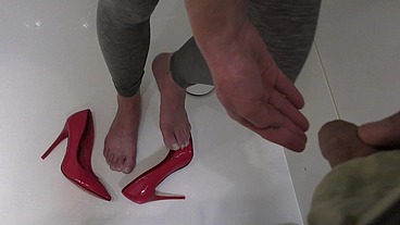 Pee on my Ass in Leggins and Feet next I masturbate by High Heels