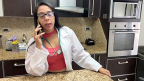 mi madrastra doctora hermosa se equivoco de pastilla y ahora tiene que ayudar con la ereccion de su hijastro