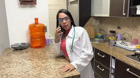 mi madrastra doctora hermosa se equivoco de pastilla y ahora tiene que ayudar con la ereccion de su hijastro