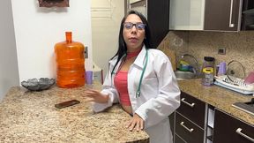 mi madrastra doctora hermosa se equivoco de pastilla y ahora tiene que ayudar con la ereccion de su hijastro