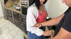 mi madrastra doctora hermosa se equivoco de pastilla y ahora tiene que ayudar con la ereccion de su hijastro