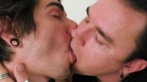 ManPuppy.com - Kissing with Leo gagging