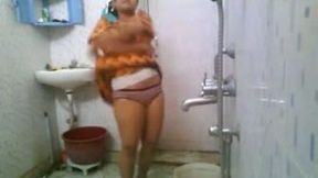 My incredibly sweet and sexy gf washes her sexy body before date