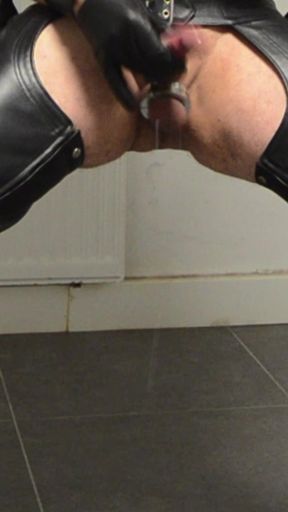 Leatherstudx in very tight leatherchaps, tattooed and pierced!