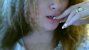 Sexy blonde hottie on the webcam pretends to be an lovely chick