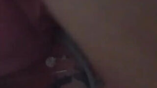 Vídeo casero de una MILF rubia tetona americana haciendo una mamada descuidada y follándose su propio culo gordo