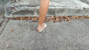 Small feet with very wrinkled soles (5)