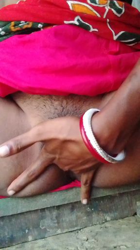 Desi bhabhi creame fingering