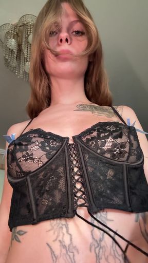 Hottie model shows off her onlyfans content