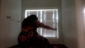 Amateur Ebony MILF with Big Tits Dances for You