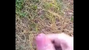 Meando en el descampado con acabada