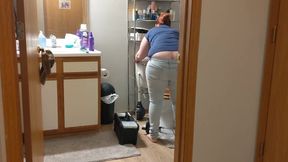 Female plumber's buttcrack