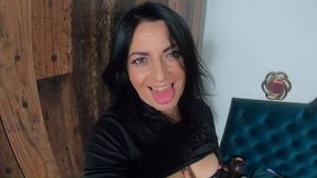 i demand you to fuck my pussy! i m your hot brunette